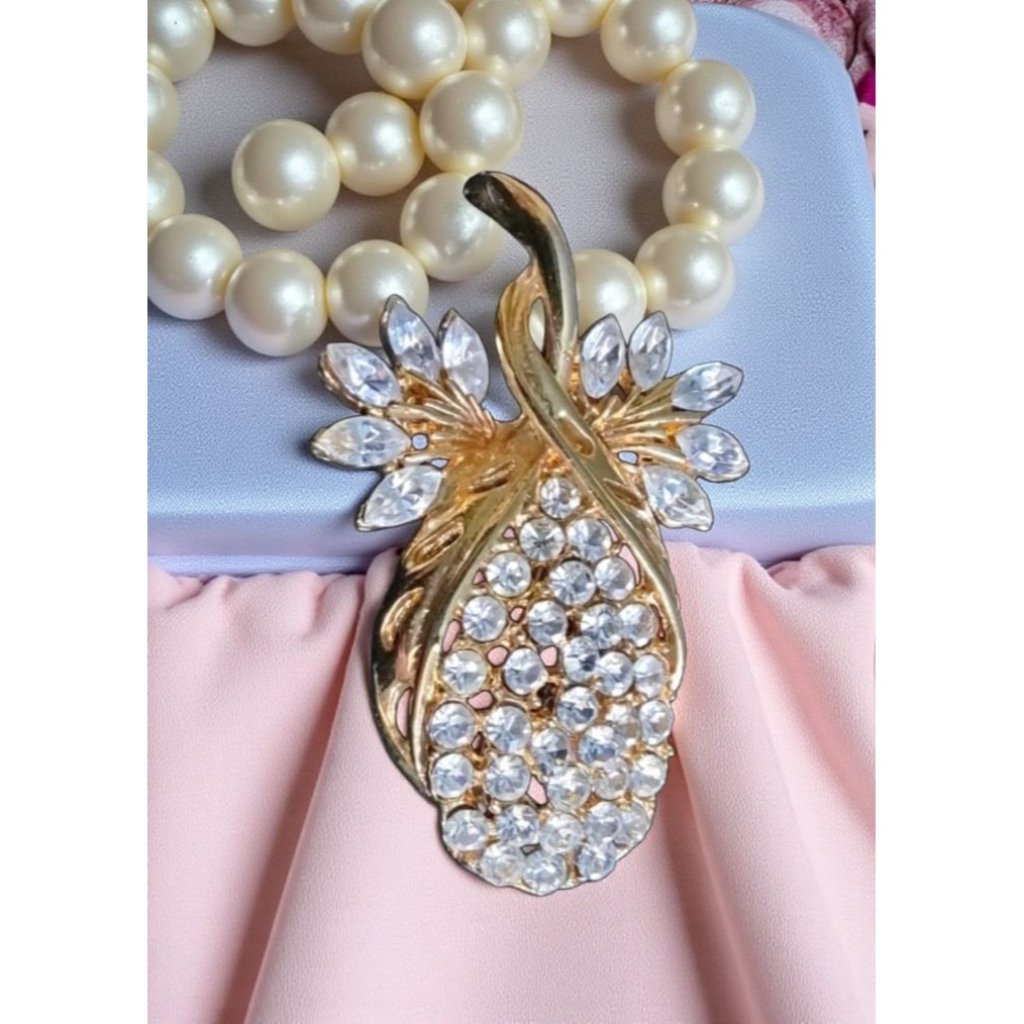 Vintage Gold Tone Rhinestone Pinapple Brooch